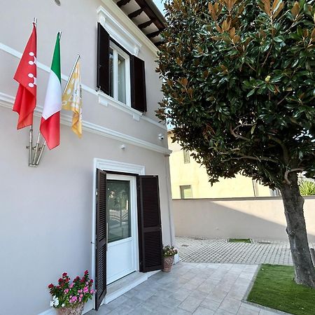 Four Lions Villa Guesthouse Pisa Exterior photo